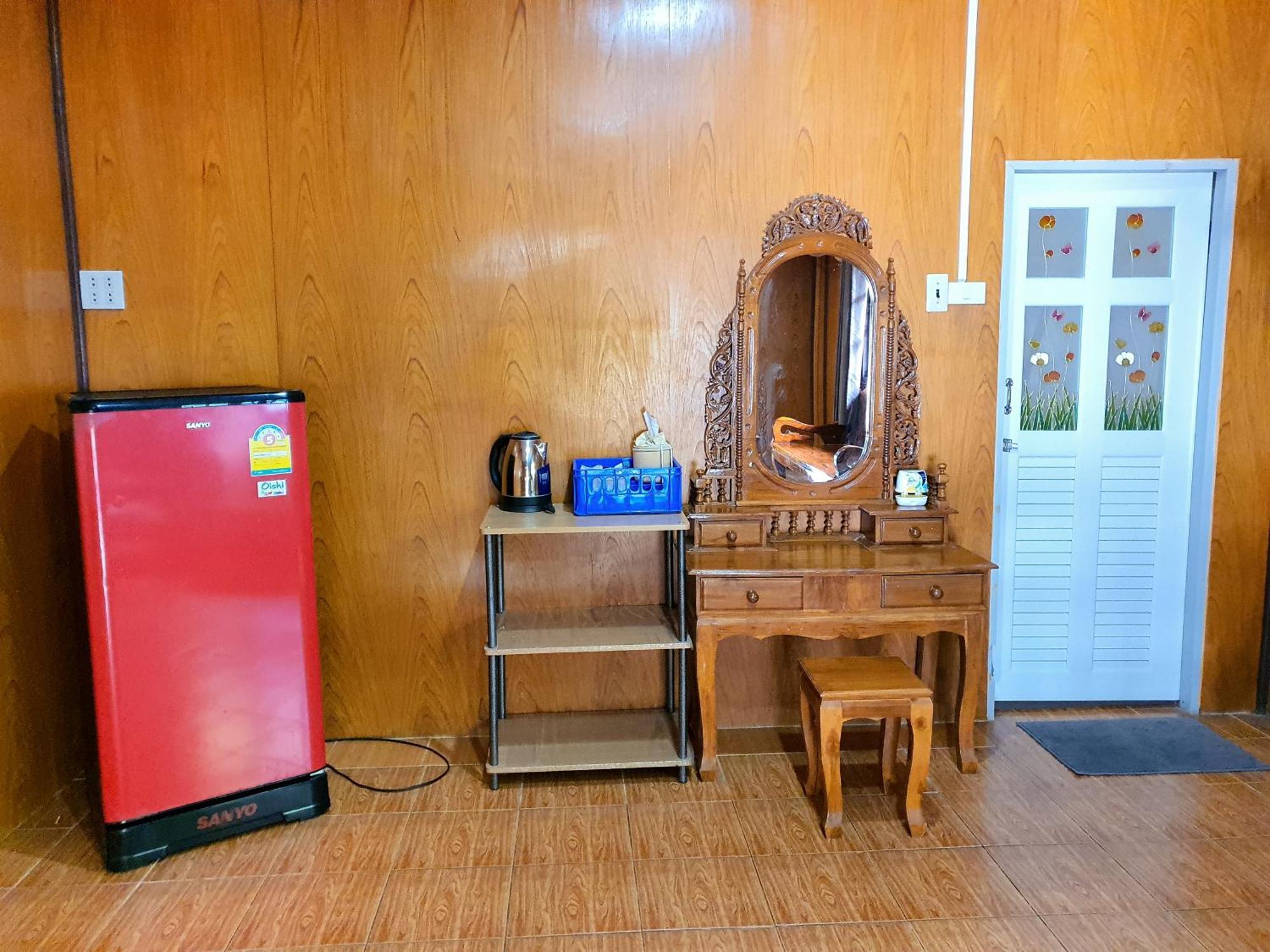 ベンジャポーン バンガロー シーチャン島 部屋 写真