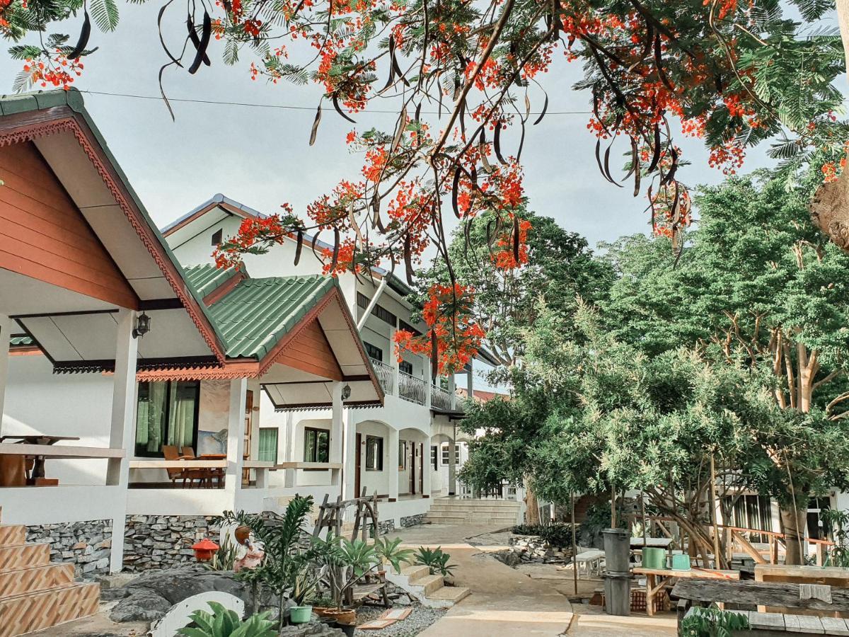 ホテル ベンジャポーン バンガロー シーチャン島 エクステリア 写真
